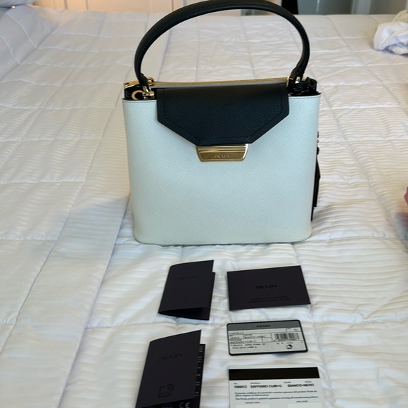NWT Prada Cartella Saffiano Blanco + Nero top handle & strap handbag NEVER USED - Picture 2 of 9